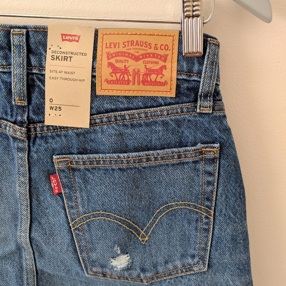 SALE!✨ Levi's Deconstructed Mini Skirt Distressed - Picture 5 of 8